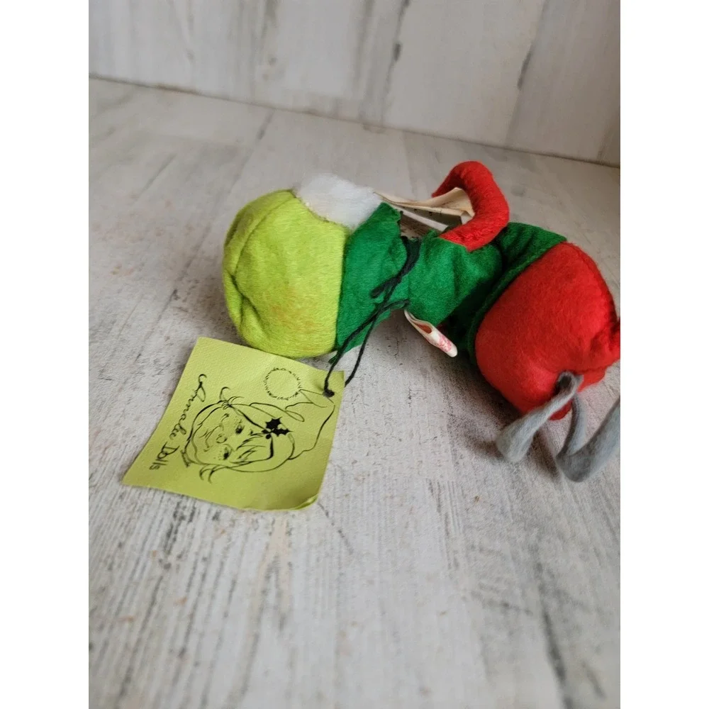 Annalee mouse caroling mobility doll vintage Xmas plush hat winter home decor